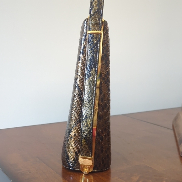 Chic Brown Snakeskin Shoulder Bag - Picture 3 of 7